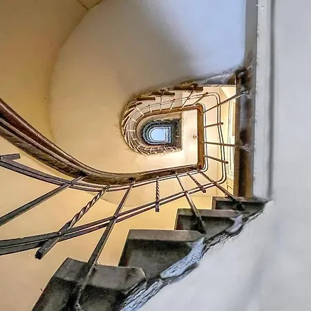 0066 - Historical Flat, Beyoglu Lägenhet